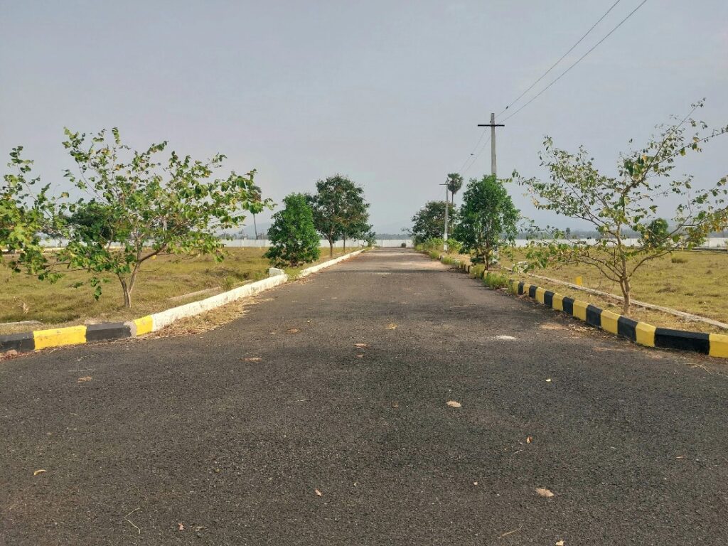 VMRDA approved plot layout in Vizag with internal blacktop roads and avenue plantation for residential investment
