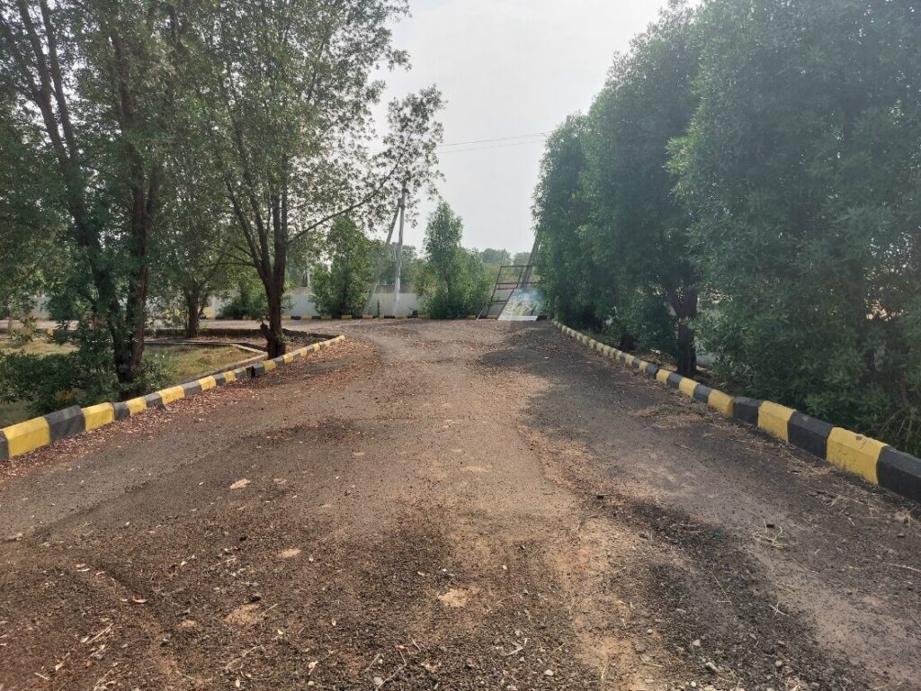 Plots in Thagarapuvalasa with internal roads, greenery, and peaceful residential surroundings near Vizag