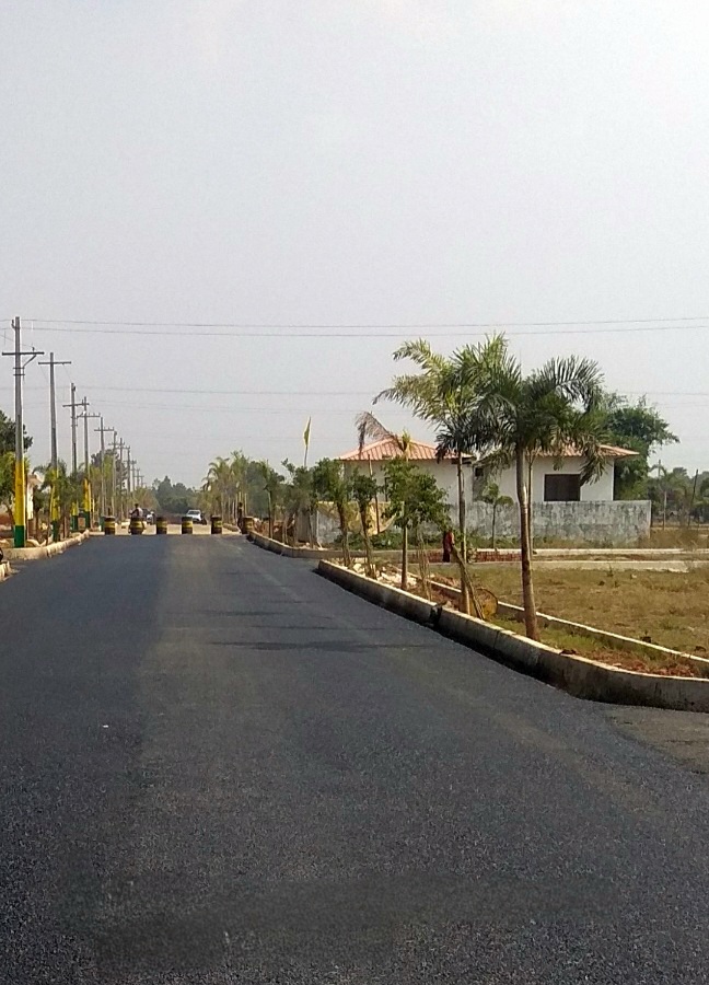 VMRDA-approved plots in Vizag with blacktop roads, landscaped avenues and gated community infrastructure