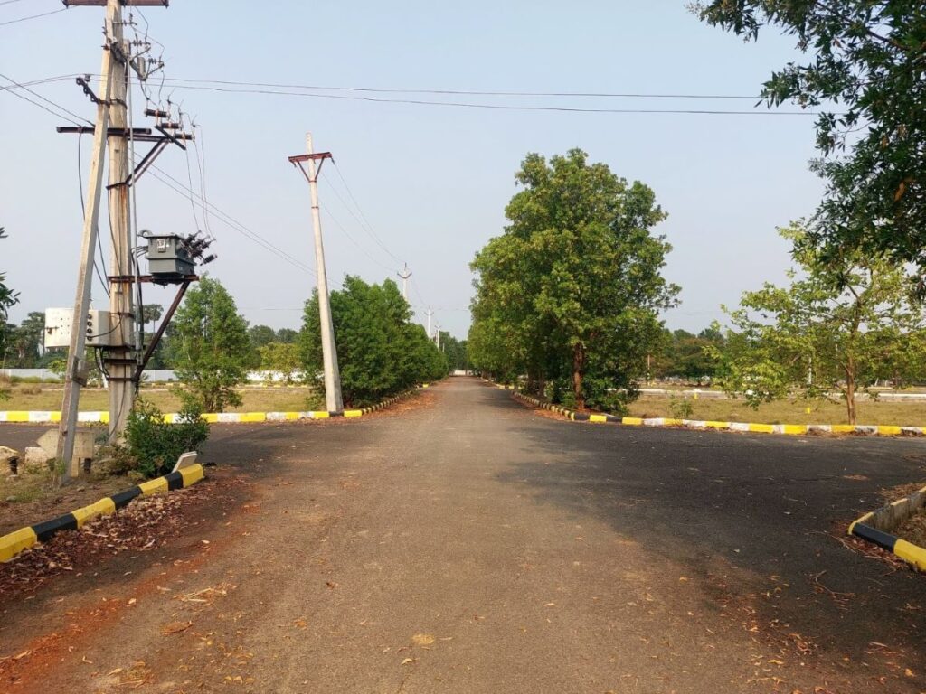 VUDA vs VMRDA approved plots in Vizag showing a VMRDA approved layout road and explaining the transition from VUDA to VMRDA.
